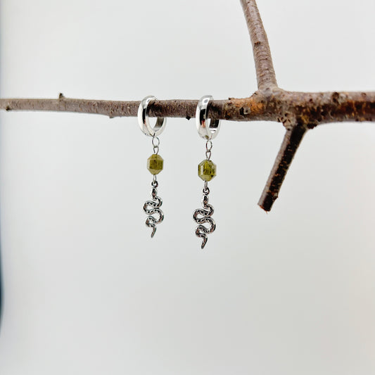 ENDORA - Creolen mit Schlangenanhänger