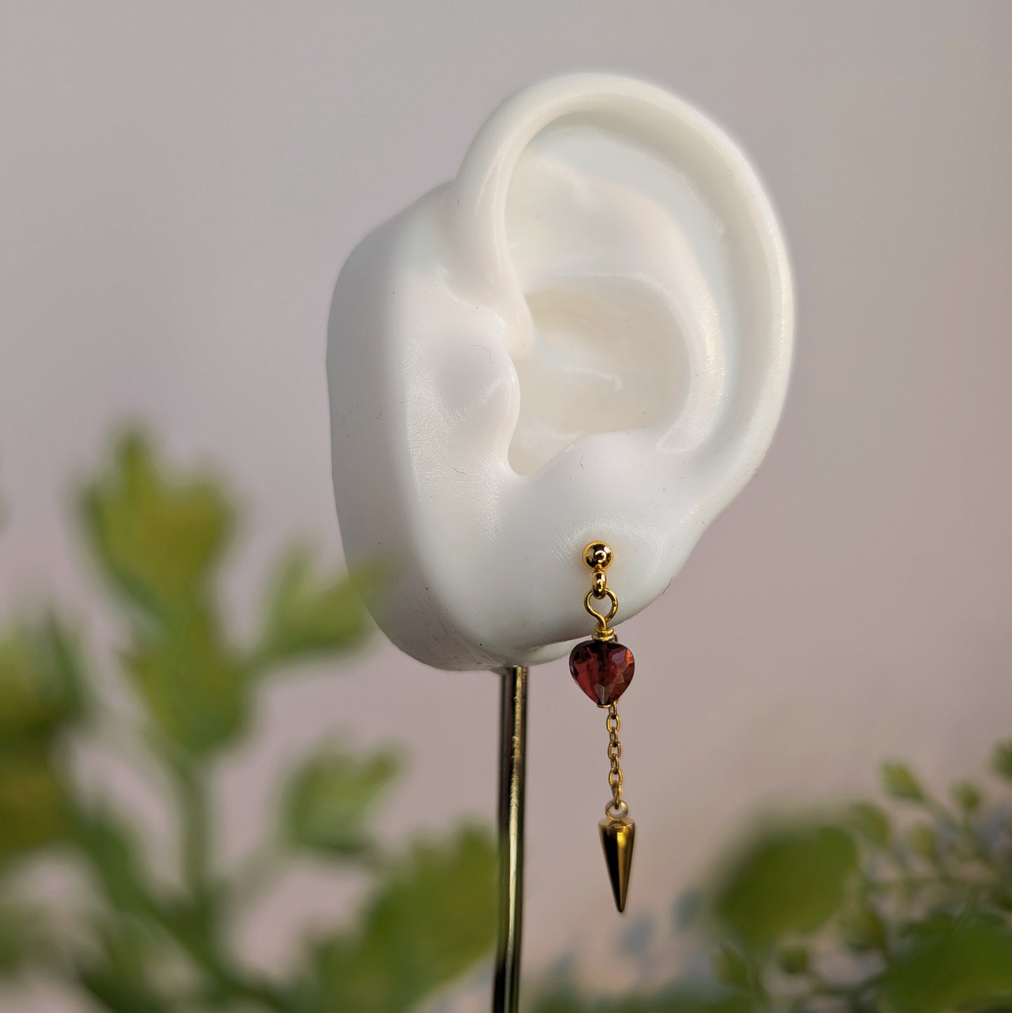 ROXANA - Stecker mit Granatherz