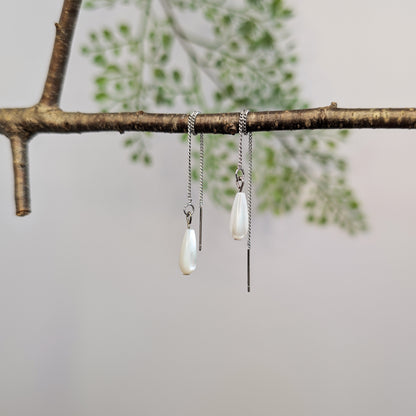 AERIN - zarte Fädelohrringe mit Perlmutt-Tropfen, gold und silber, Hängeohrringe
