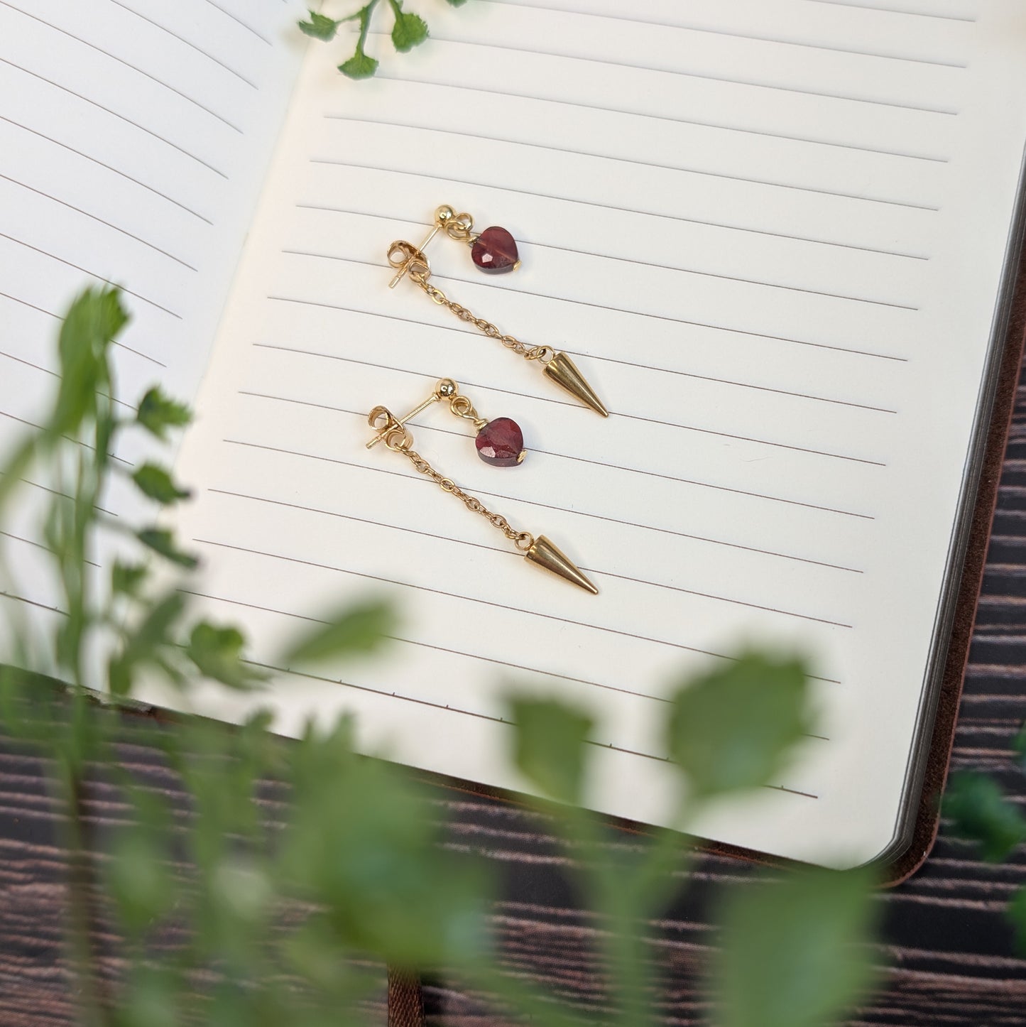 ROXANA - Stecker mit Granatherz